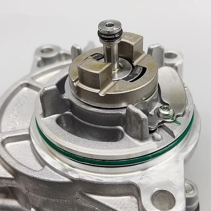 24110374 24107840 24101705 ビュイックアンコール Chuangku ニューイングランド 1.4T エンジン真空ポンプ真空ポンプアセンブリに適しています