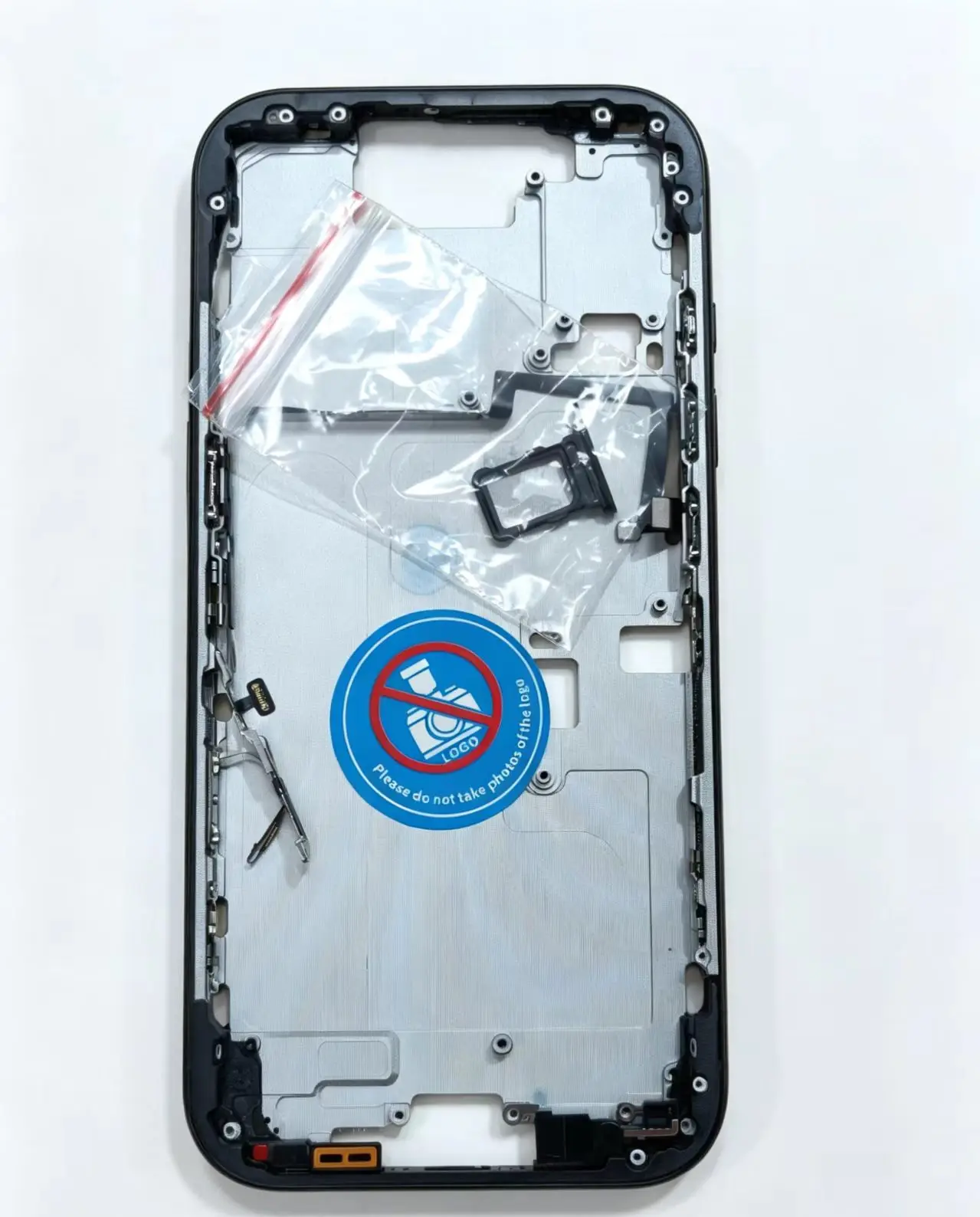 compatibile-con-iphone-16-pro-telaio-centrale-con-cavo-flessibile-di-alimentazione-preinstallato-e-pulsante-fotocamera-senza-avviso-pop-up