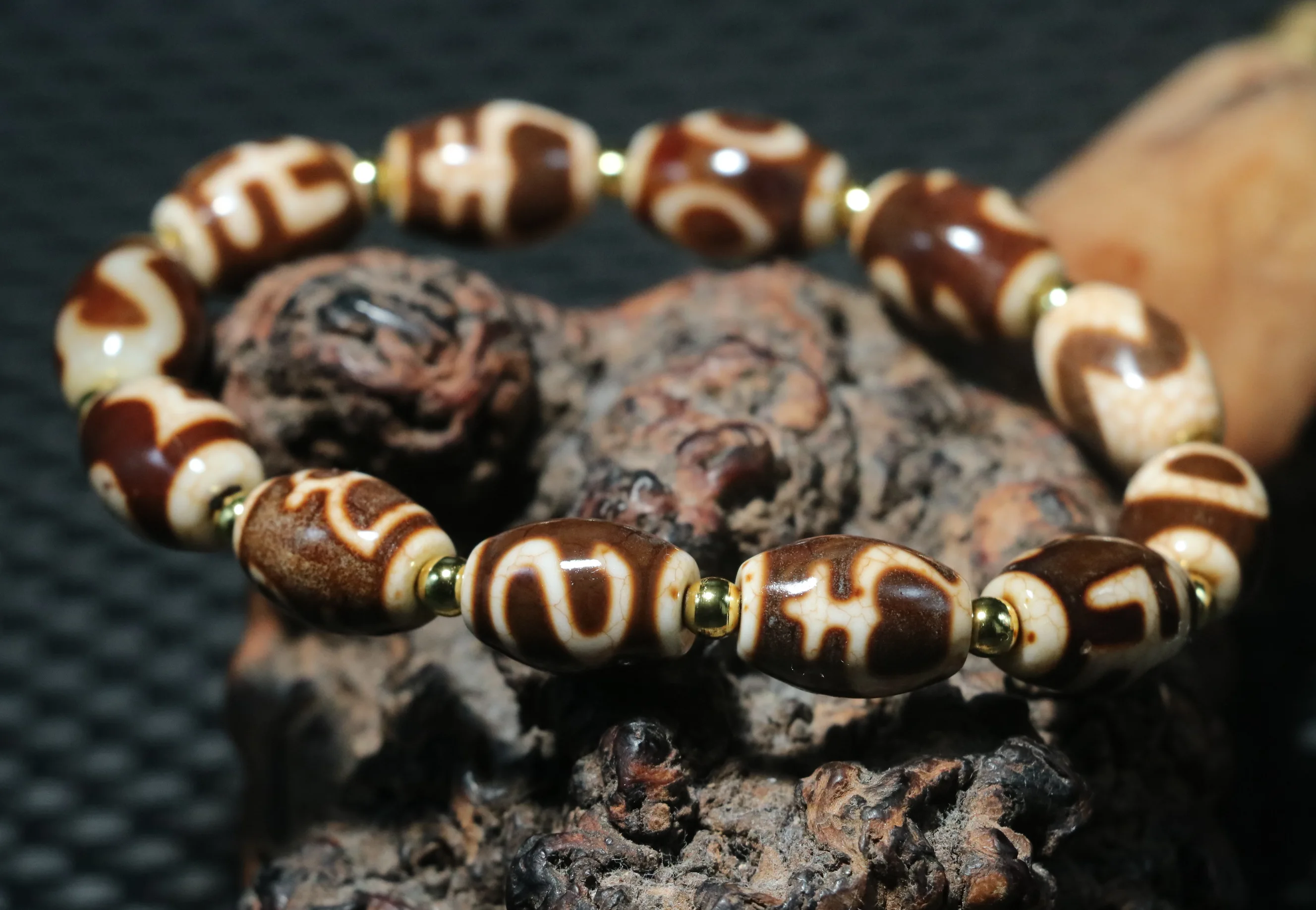 

Energy Tibetan Old Agate Multiple Symbols dZi Bead Elegant Female Bracelet $$$ Fashion 2023 Amulet Timestown