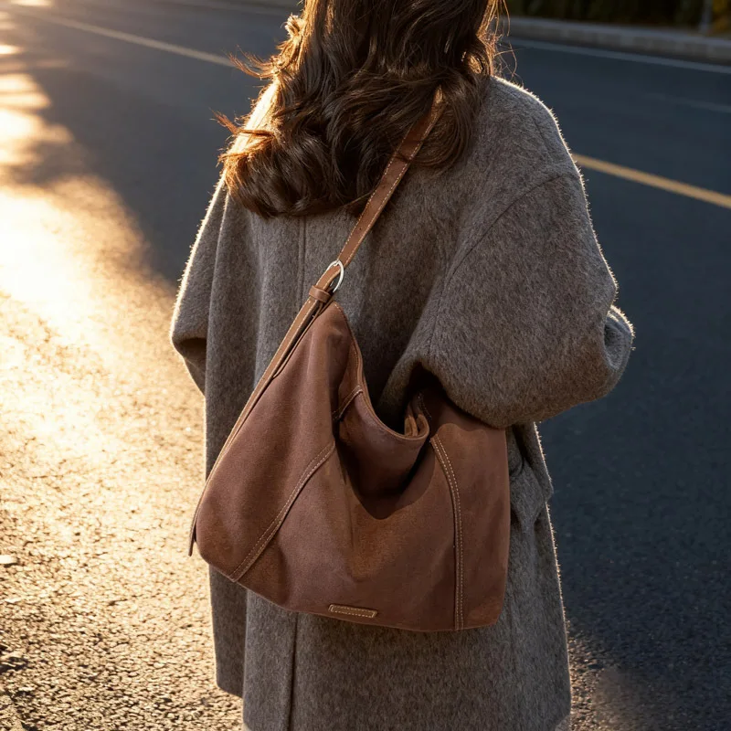 Bolsa de ombro vintage feminina luxuosa 2025, bolsa retrô acolchoada, shopper casual multifuncional para fim de semana e viagens de férias