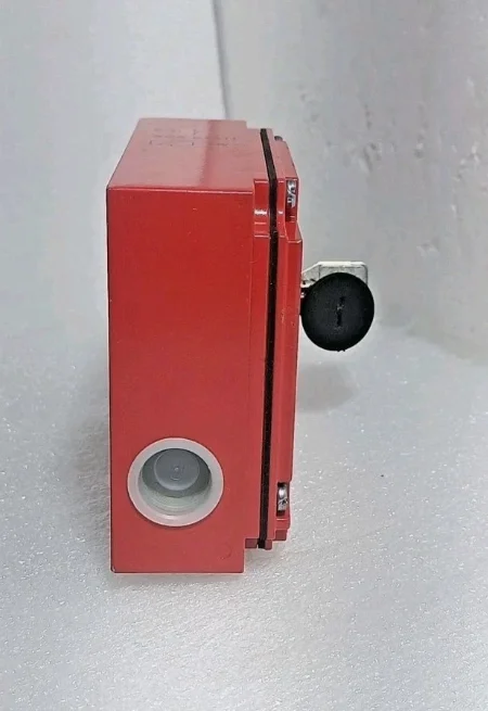 العلامة التجارية الجديدة الأصلية XCSE7311 مفتاح حد الأمان 24 التيار المتناوب/في صندوق الشحن السريع