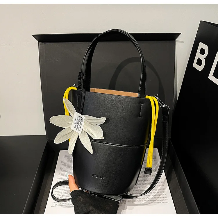 

2025 Minimalist Bucket Bag for Women Niche Summer Shoulder Crossbody Purse Premium Fashion Tote