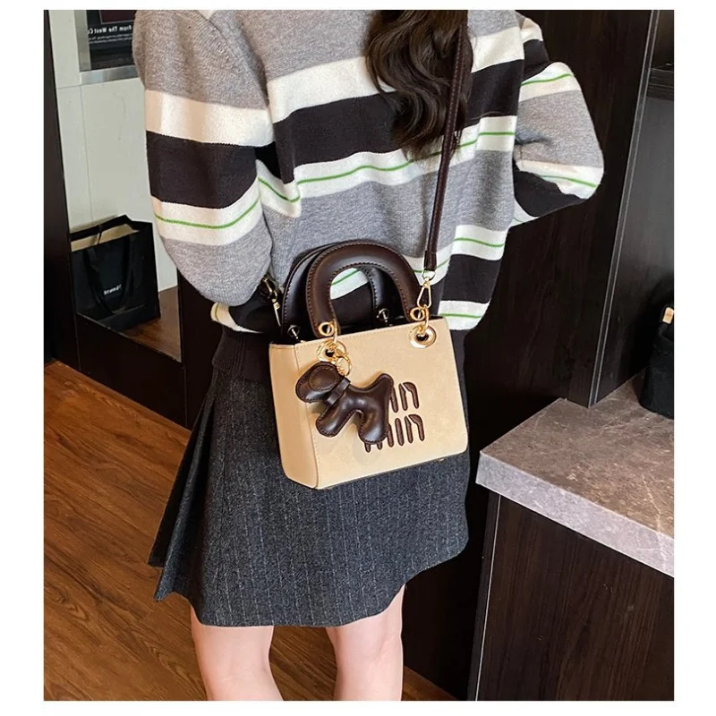 

High-End Ladies Messenger Bag Crafted From Soft Leather Featuring Casual Simple Vintage And Paris Daily Look​