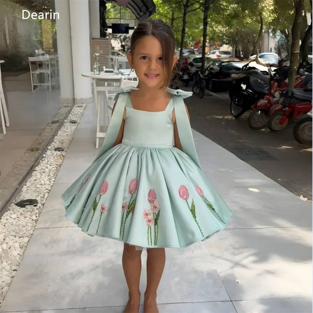 Vestido de niña de flores personalizado, vestido de noche Dearin con tirantes finos, vestido de baile hasta la rodilla, lazos estampados drapeados, vestidos de niña de flores Sa