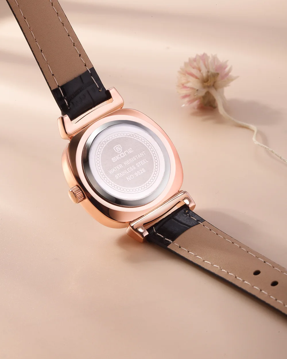 Internet celebrity retro small square watch black gold small square candy simple and versatile waterproof quartz watch for women