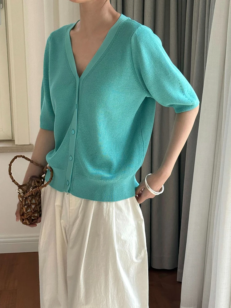 [EAM] Blu Breve di Grandi Dimensioni Casual Cardigan di Lavoro A Maglia Maglione Con Scollo A V Manica Corta Delle Donne di Nuovo Modo Marea
