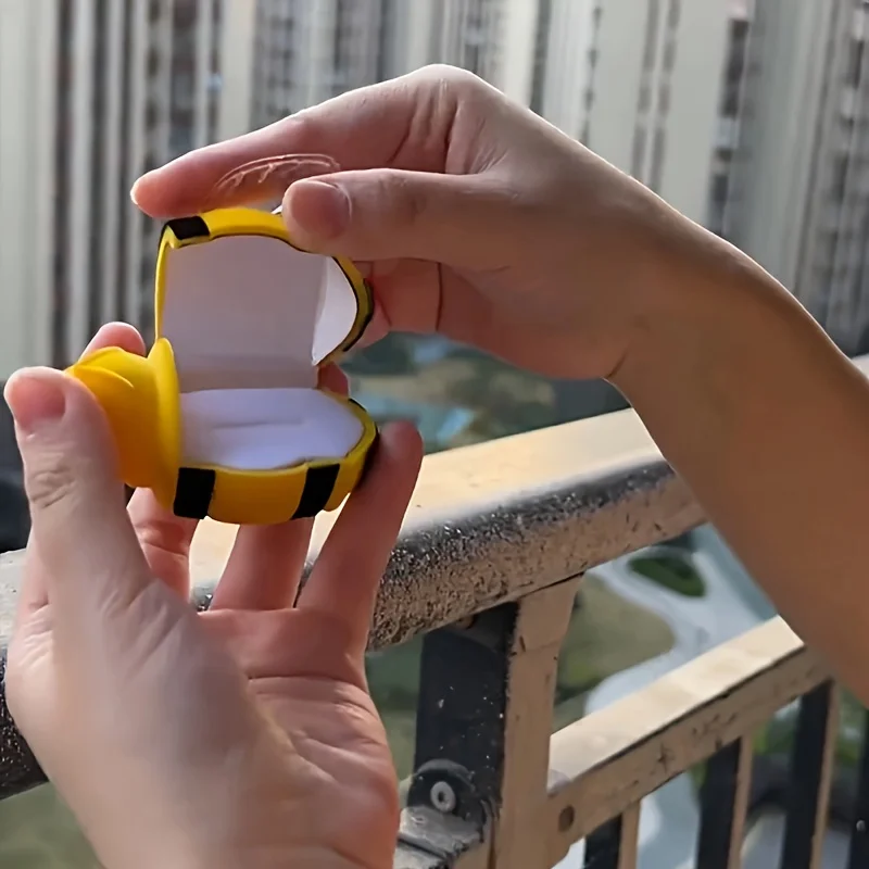 A Cute Bee Swarm Jewelry Box for Storing Rings, Earrings and Necklaces, Is The Best Choice for Holiday Gifts