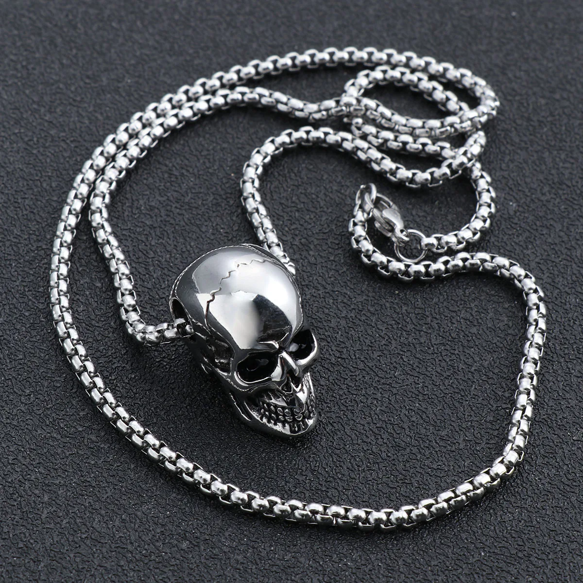 

Skull Necklace Vintage Gothic Pendant Titanium Steel Chain Unisex Jewelry for Halloween Birthday Gifts Unique Design Fashionable