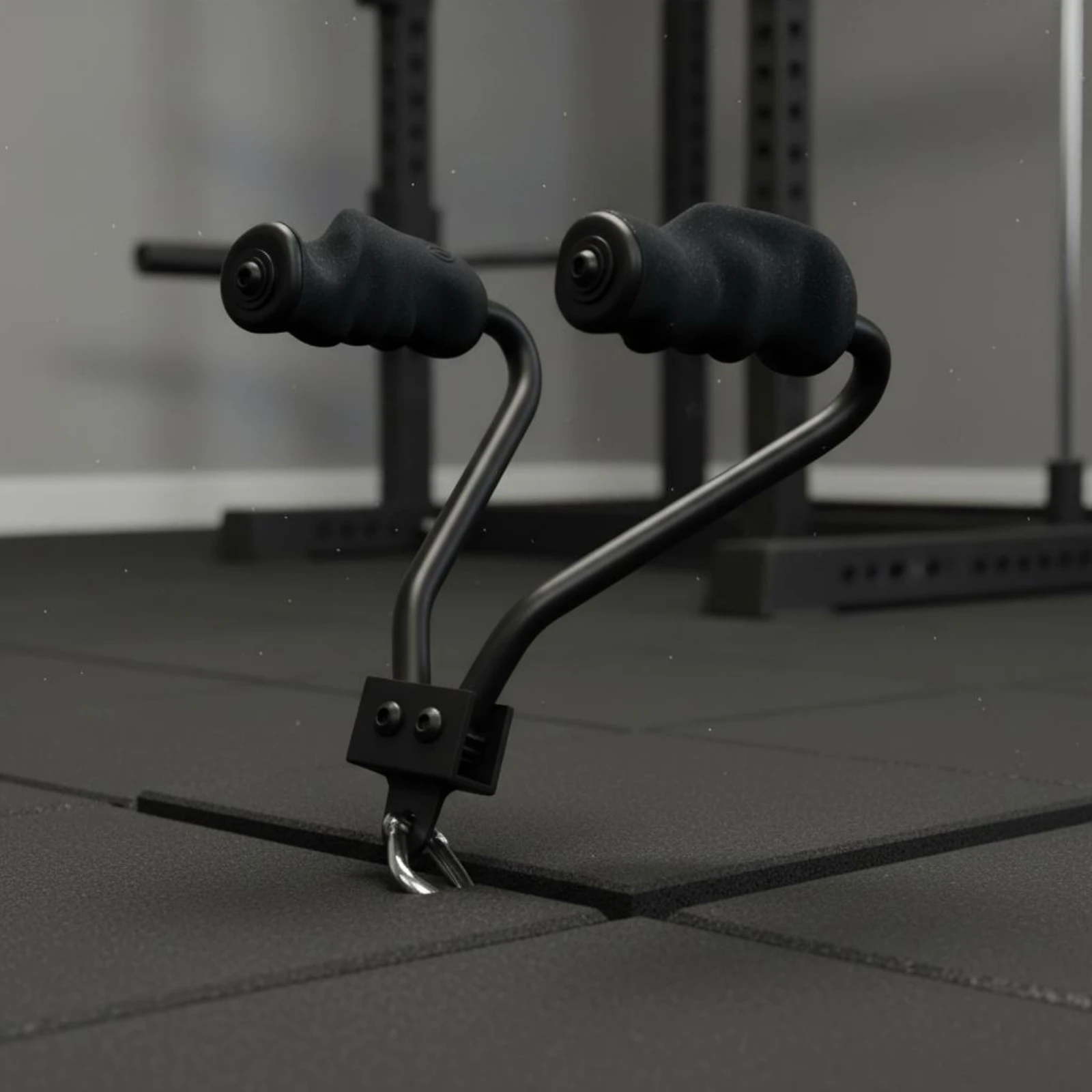 cable-row-handle-angled-arms-rowing-handle-gym-gear-textured-grip-contoured-sleeves
