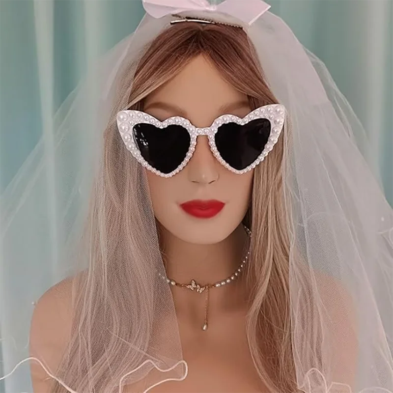 Pearl Embellished Heart Bride Sunglasses White Hen Party  display picture 1