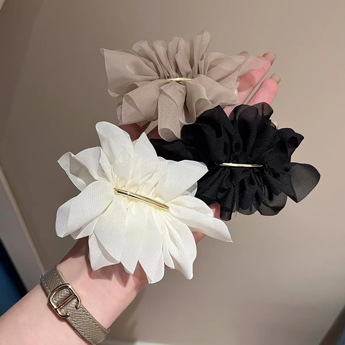 

Большие весенние заколки-крабы для волос, женские, металлические, с шифоновыми цветами, для хвоста, модные аксессуары для волос для девочек, заколки-зажимы