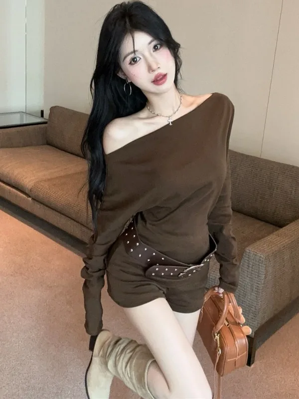 

Korean Style Long Sleeve Casual One Shoulder T-Shirt Women's Set with Short Pants Fashionable Retro Look Whole Set for Women