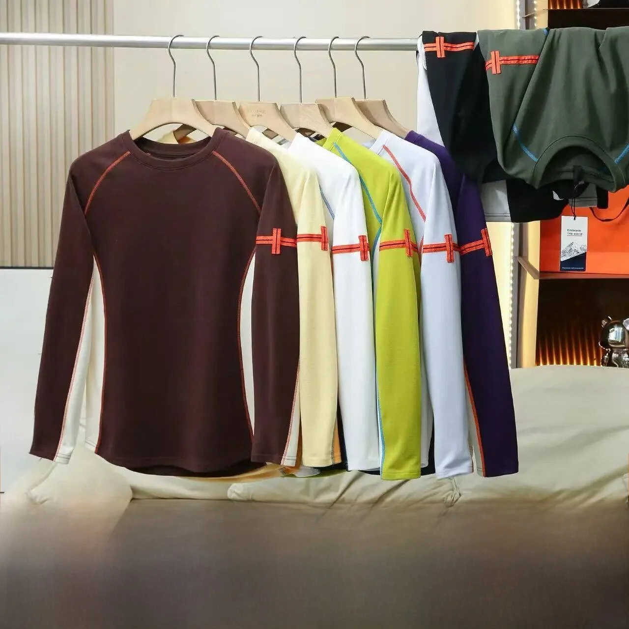 Warm Fleece Lined Outdoor Base Layer Shirt for Men And Women Standard Fit Four Way Stretch Technical Velvet Color Block T-Shirt