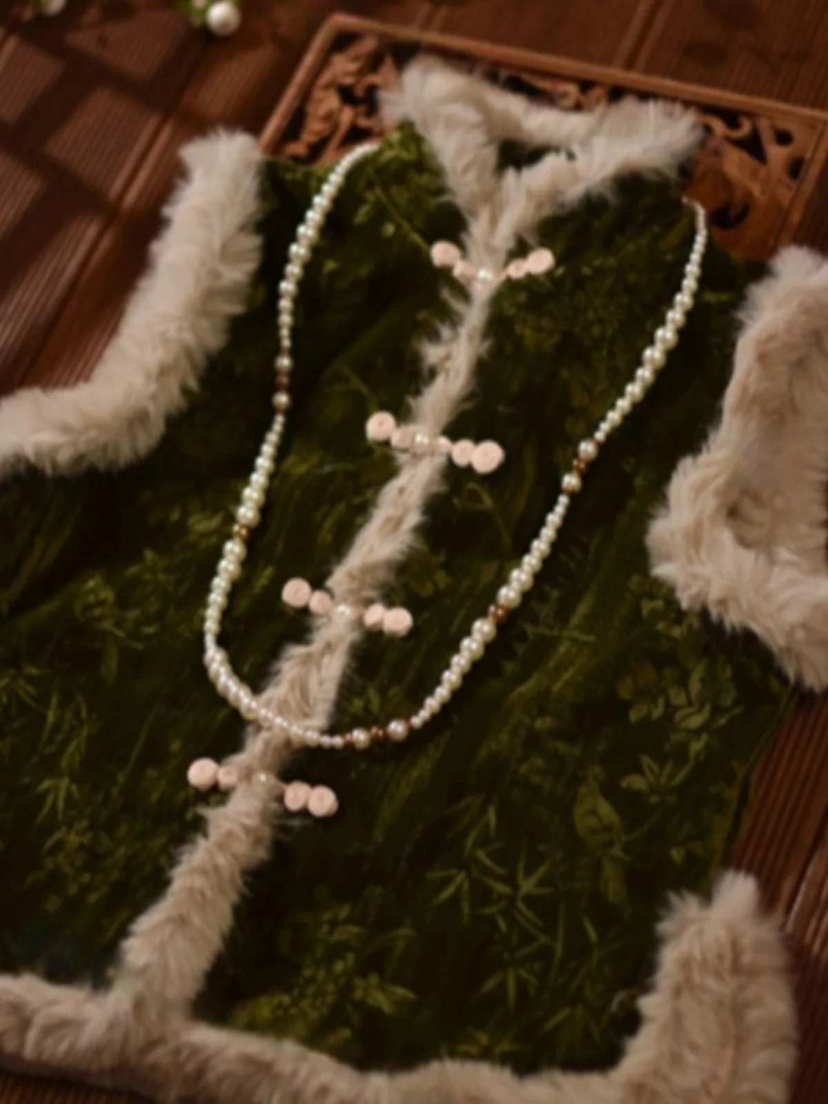 

Новый китайский женский жилет Sle Thiened Fce 2024, зимний жилет Ципао в стиле ретро, маленькое пальто, улучшенный костюм Тан, подушечка