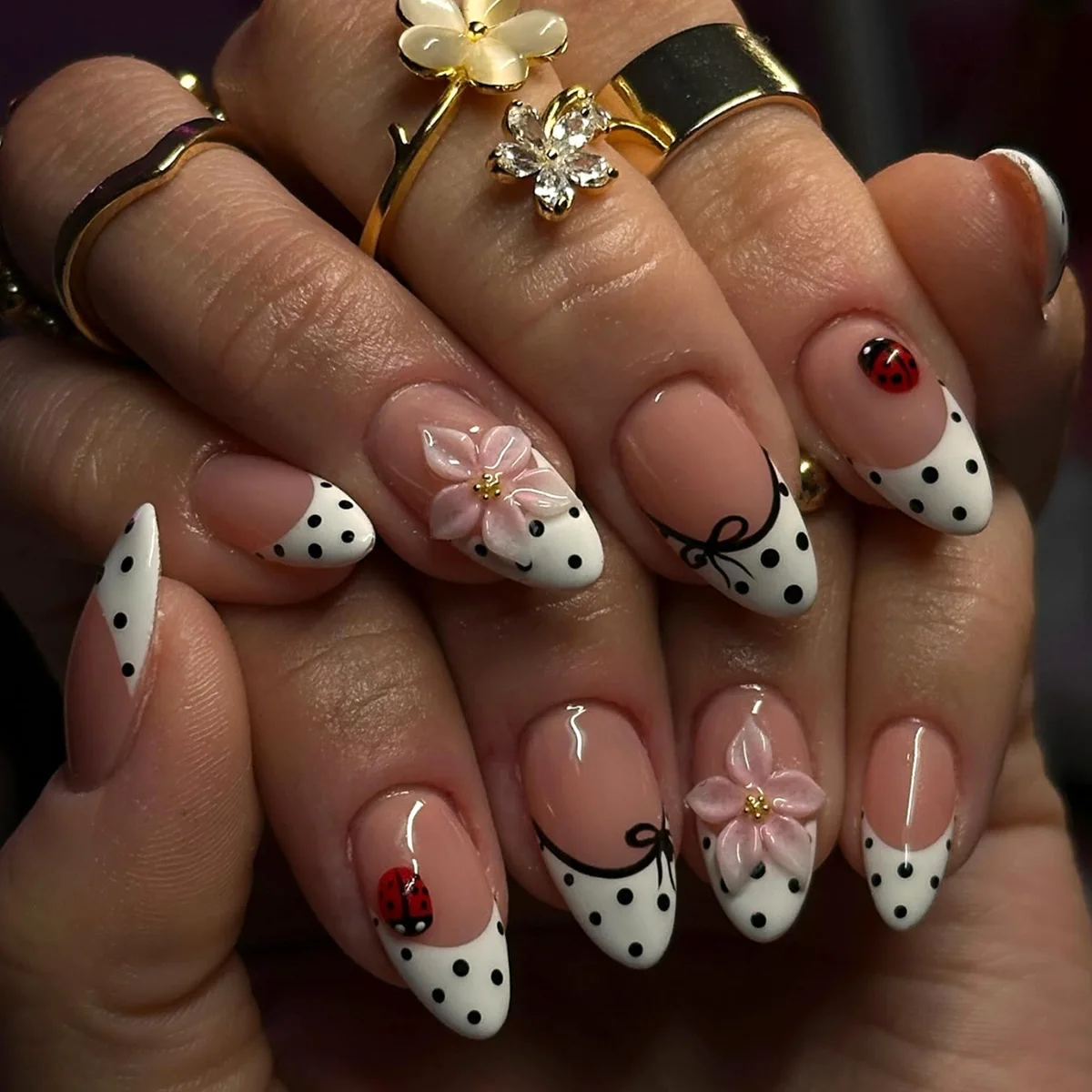 24pcs Polka Dot White French Fake Nail Spring Flower Ladybug Full Cover Almond Nails Set Press on Round Tips False Nail Manicure