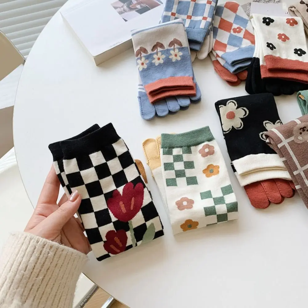 Fashion Flower Five Finger Tube Socks Stripe Grid Anti Slip Toe Mid-calf Socks Hosiery Breathable Split Toe Short Socks Women