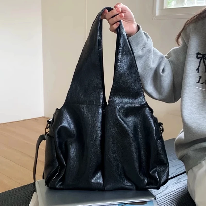 

Fashion New Retro Oil-wax Leather Large-capacity Tote Bag, A High-end Single-shoulder Package Armpit Commuter Crossbody Bag