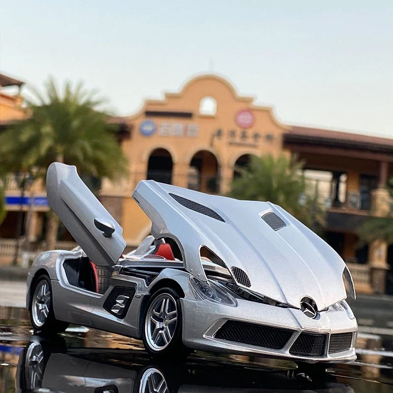 Coche deportivo de aleación Convertible para niños, modelo de Metal fundido a presión, acústico-óptico, Mercedes Benz SLR 1:24, regalo de colección