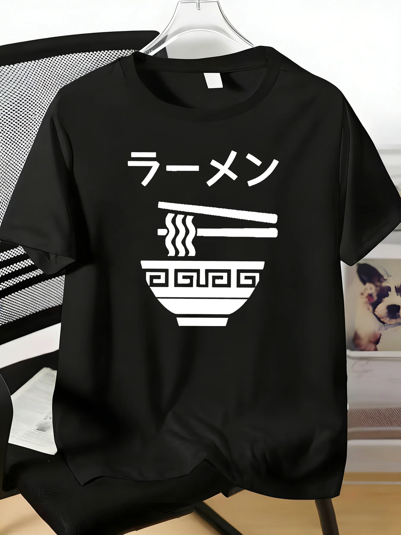 Camiseta blanca de manga corta con cuello redondo para hombre, estampado de tazón de fideos ramen japonés y palillos, de algodón suave, con temática de comida, informal, holgada, para uso diario.