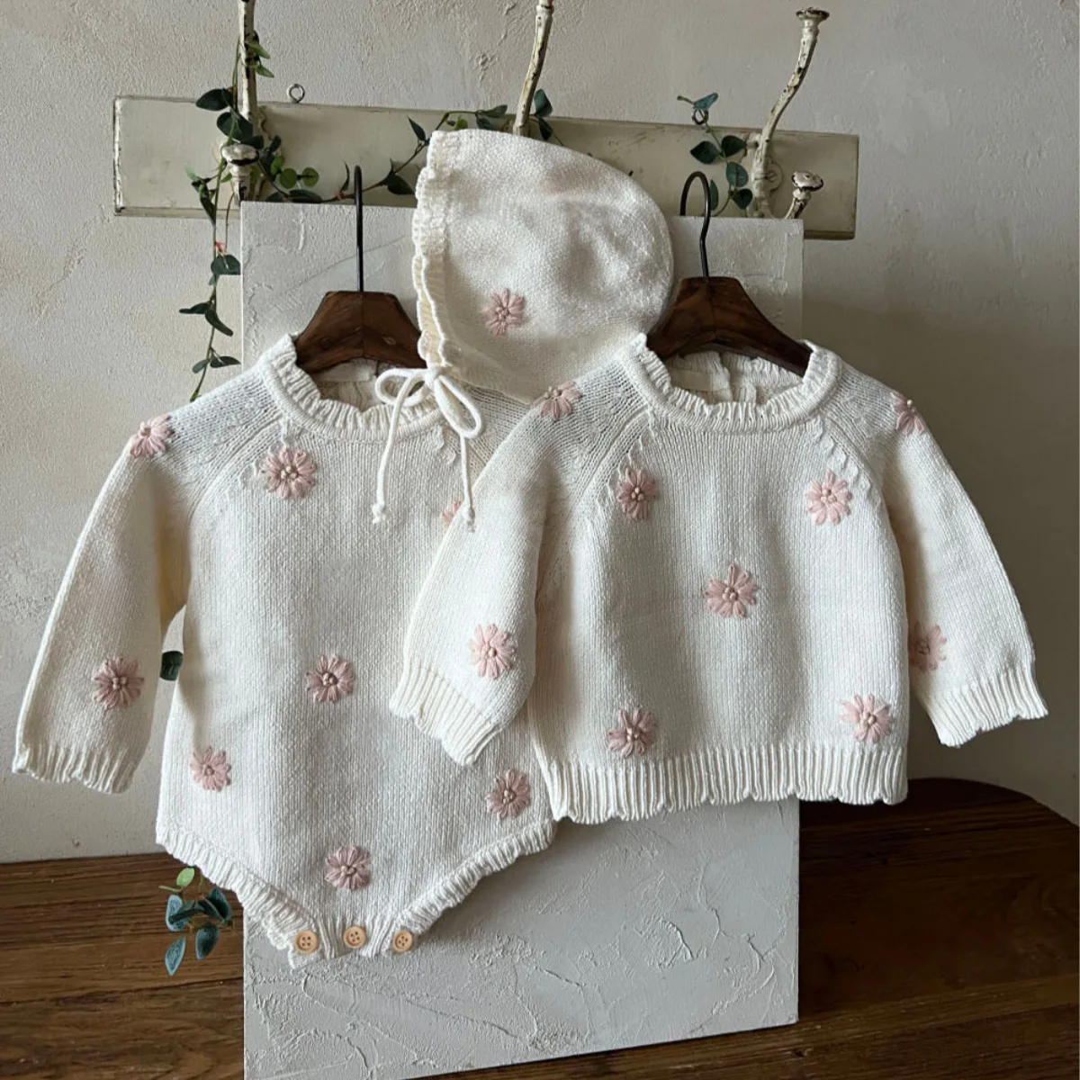 Image 4: Pull à manches longues pour bébé, pull tricoté à fleurs, en coton, décontracté, vêtements pour tout-petits, nouvelle collection printemps 2026