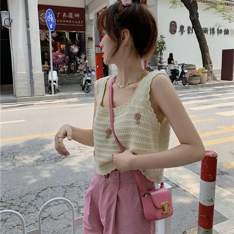 

Женская Трикотажная майка с цветочной вышивкой, без рукавов