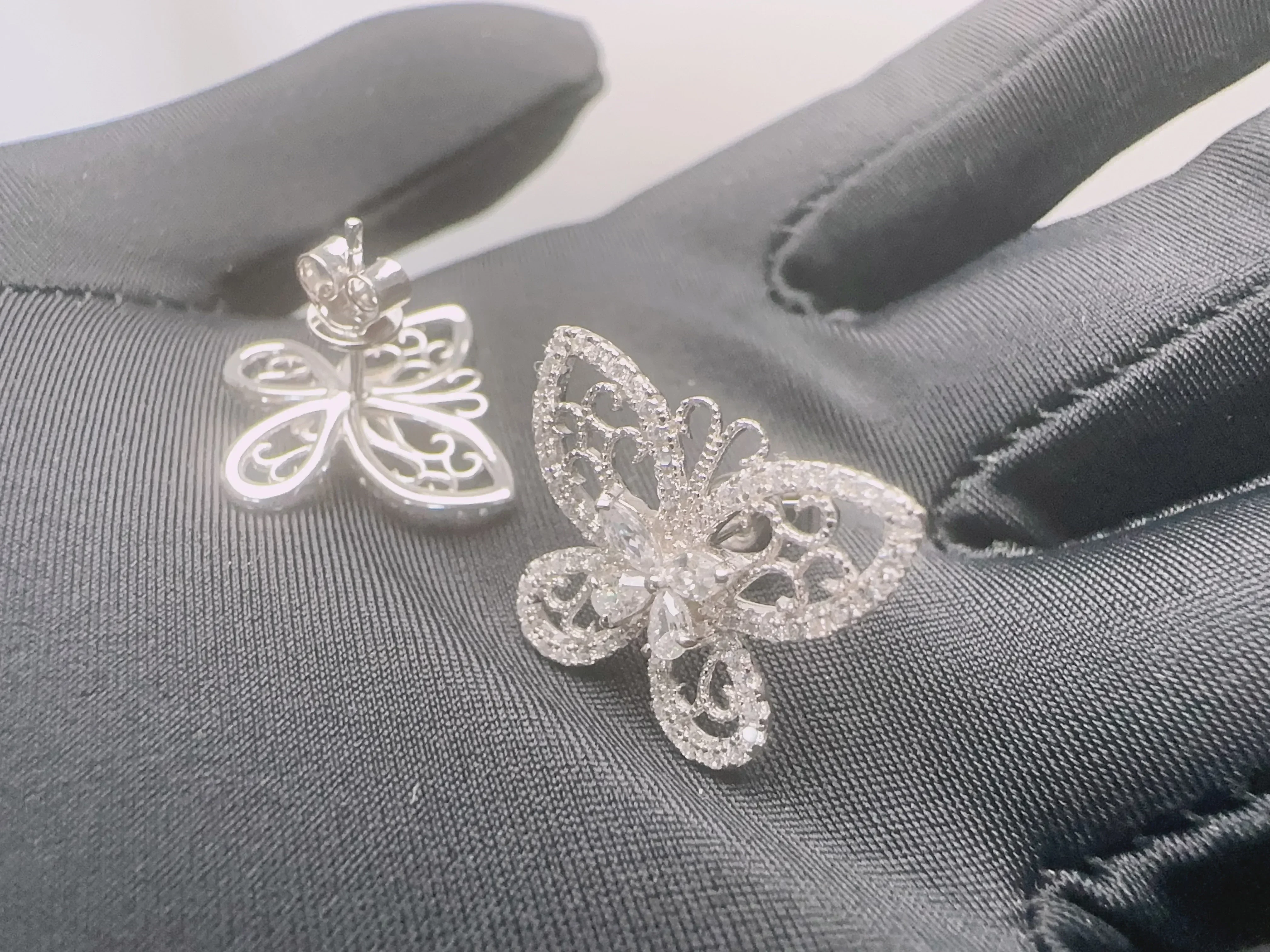 Boucles d'oreilles en argent regardé 925 avec diamants papillon, affichage gracieux, jolies boucles d'oreilles de créateurs exquis, photos réelles de selfies, produits