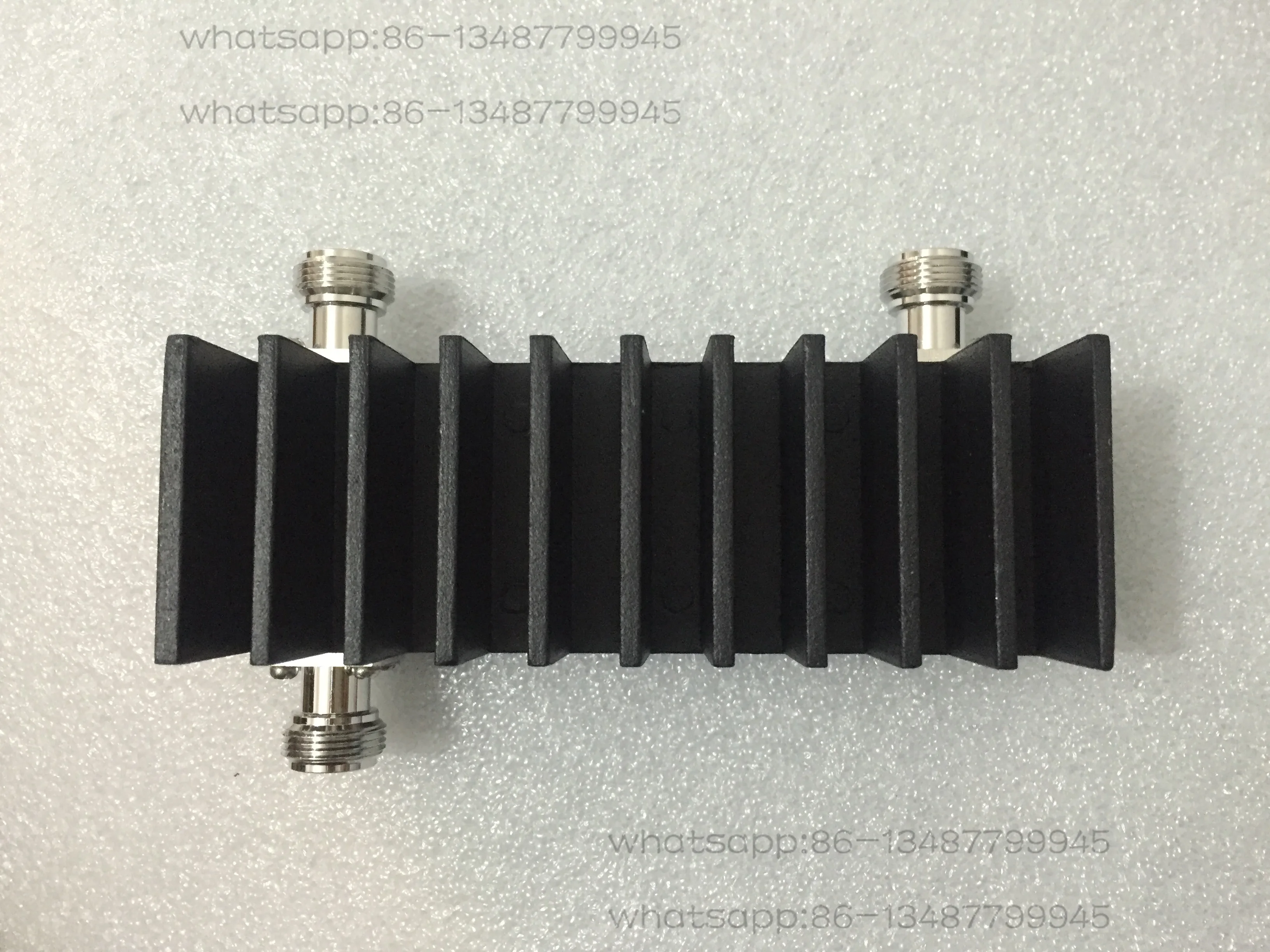 Stesso combinatore di frequenza 400-470 MHz, ponte 3 dB due ingressi e una uscita, testa N femmina, due in uno, N-Femmina