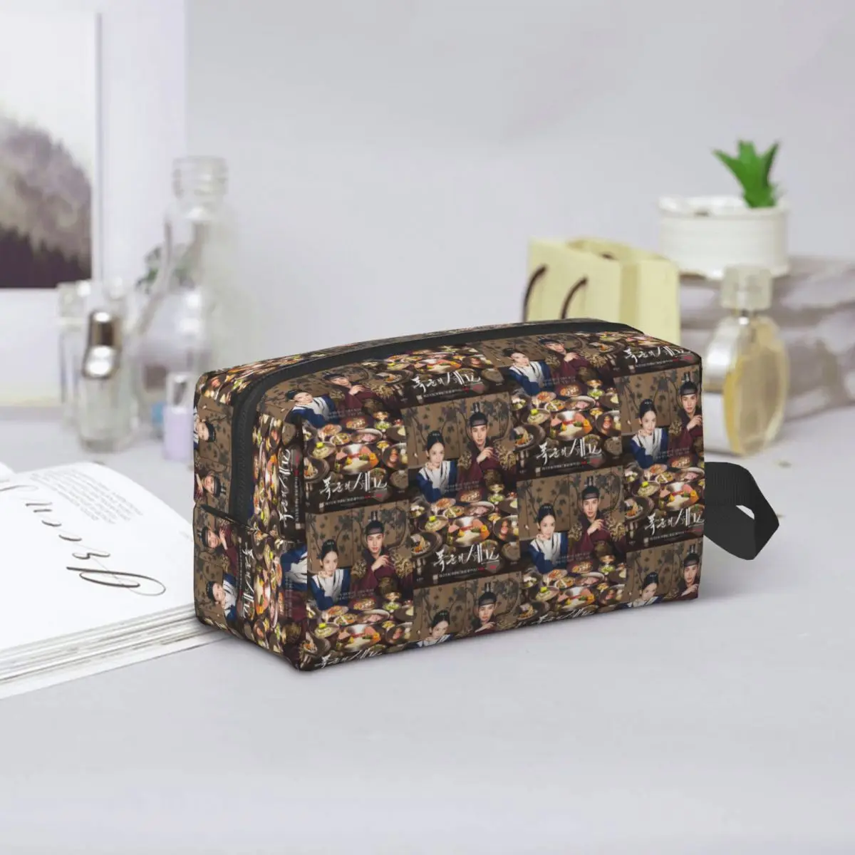 Hot TV Series Love Couple Bon Appetit Your Majesty Makeup Bag Cosmetic Storage Dopp Kit Toiletry Cosmetic Bag for Women Beauty