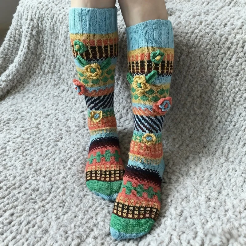 

1 пара красочных женских носков до середины икры, вязаные крючком, осенне-зимние длинные носки ручной работы, связанные крючком, сохраняют холод, оставайтесь теплый