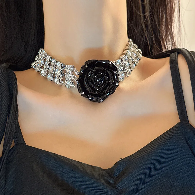 2025 New Rose Flower Necklace for Women Girls Fashion Vintage Elegant Chunky Chain Clavicle Chain Necklace Jewelry Gift