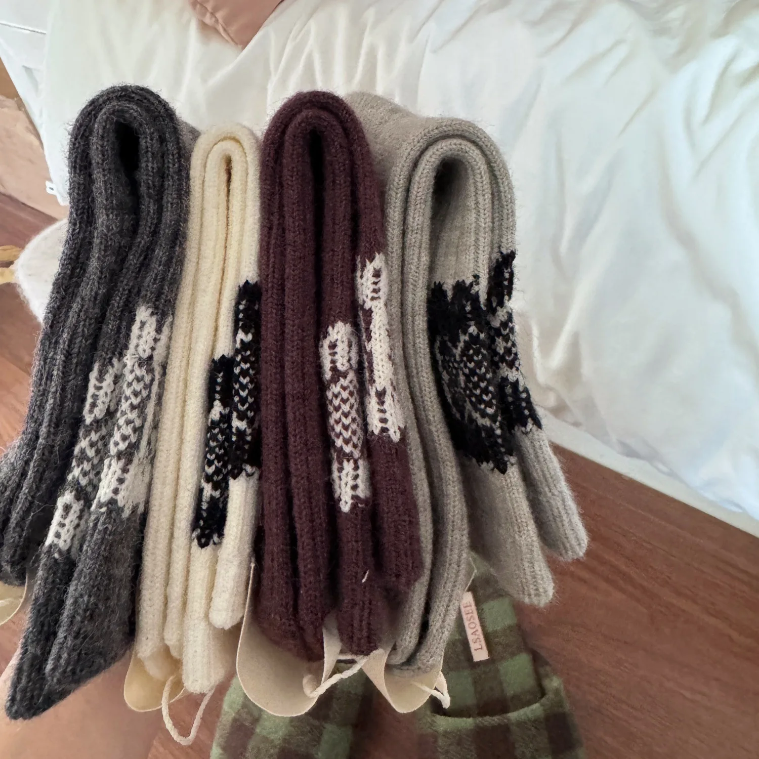 Retro Women Socks Autumn and Winter Thicken Warm Wool Socks Japanese Color Matching Thermal Medium Tube Socks Christmas Gift Sox