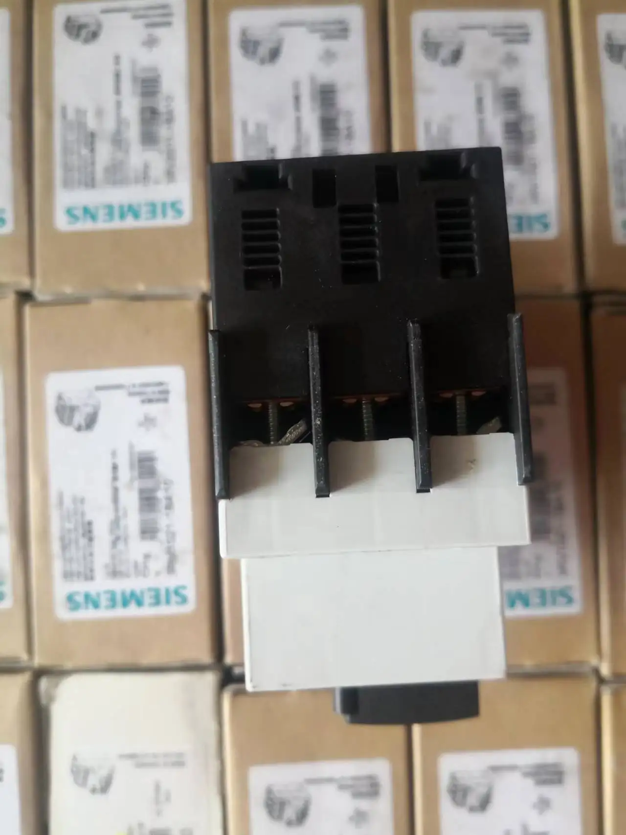 Circuit breaker 3RV1021-1BA10 new and original  1.4-2A shipping in same day