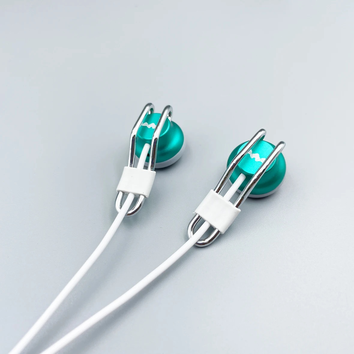Słuchawki Smabat Small Blue z płaską wtyczką, membrana powlekana karbonowo-tytanowo, struktura akustyczna 14,2 mm, przewodowe, jakość dźwięku HIFI. — zdjęcie produktu 4