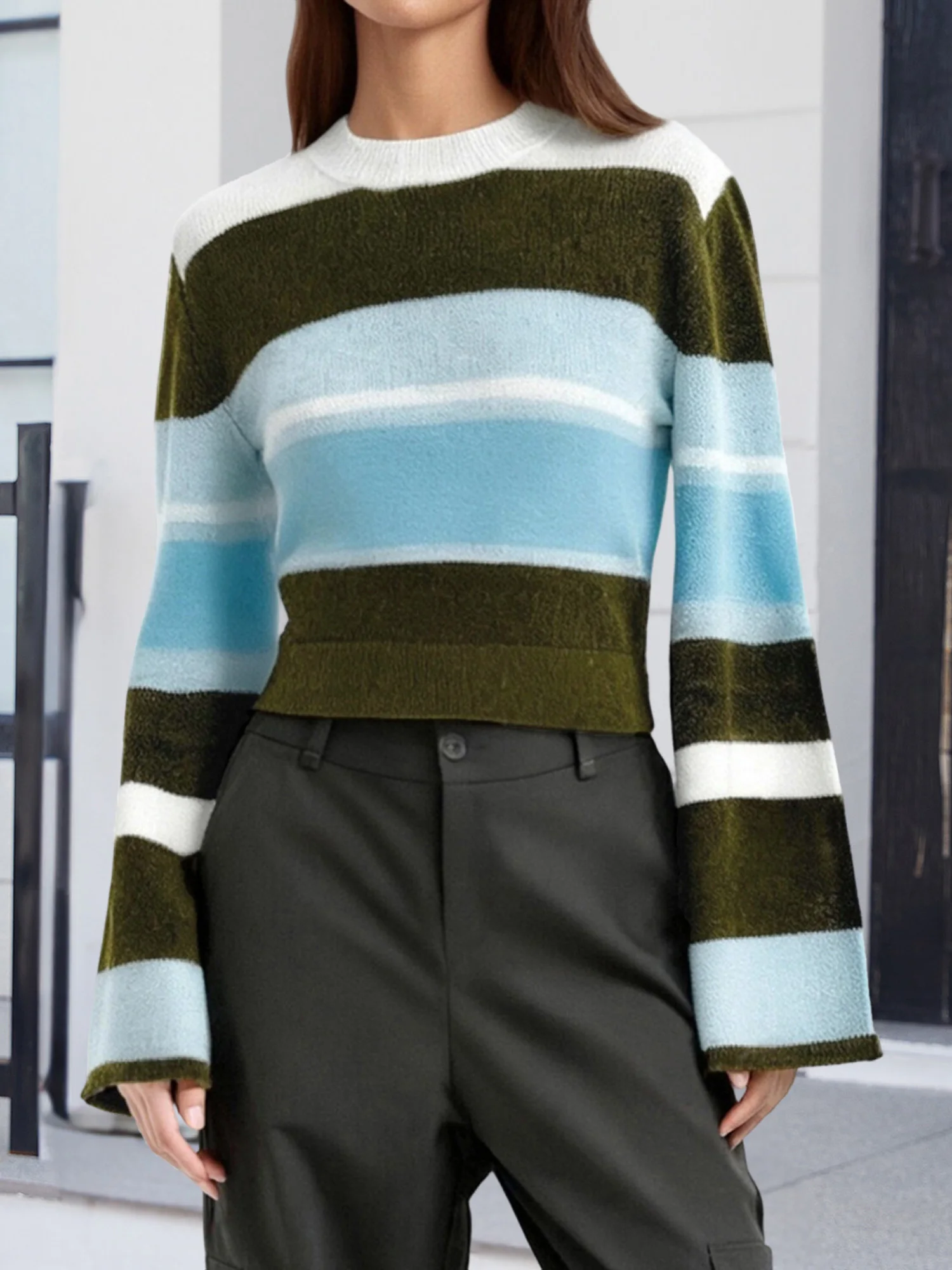 سترة نسائية محبوكة بألوان متعددة مع ياقة مدورة وأكمام واسعة لأزياء الشتاء الأنيقة