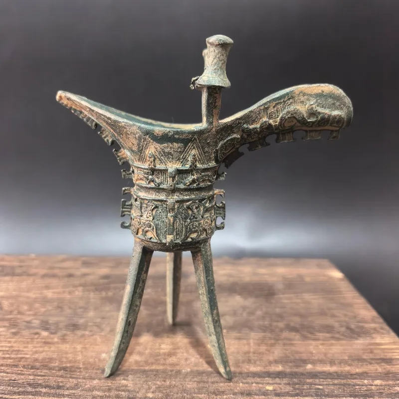 Chinese Retro Bronze Jue Wine Vessel Replica Ancient Wine Cup Statue Desktop Ornament Home Decor Collectible Craft Gift