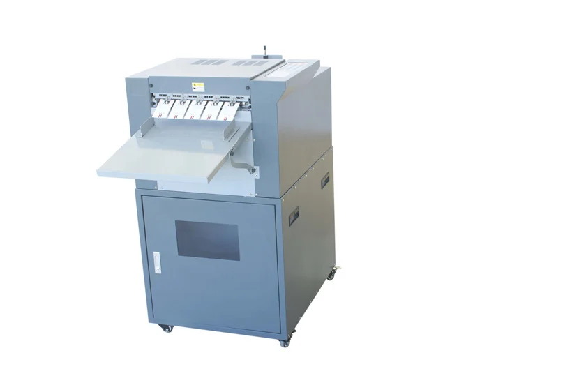 SG-005 A3+ Auto Feeding High Speed Big Capacity Name Cutting Machine