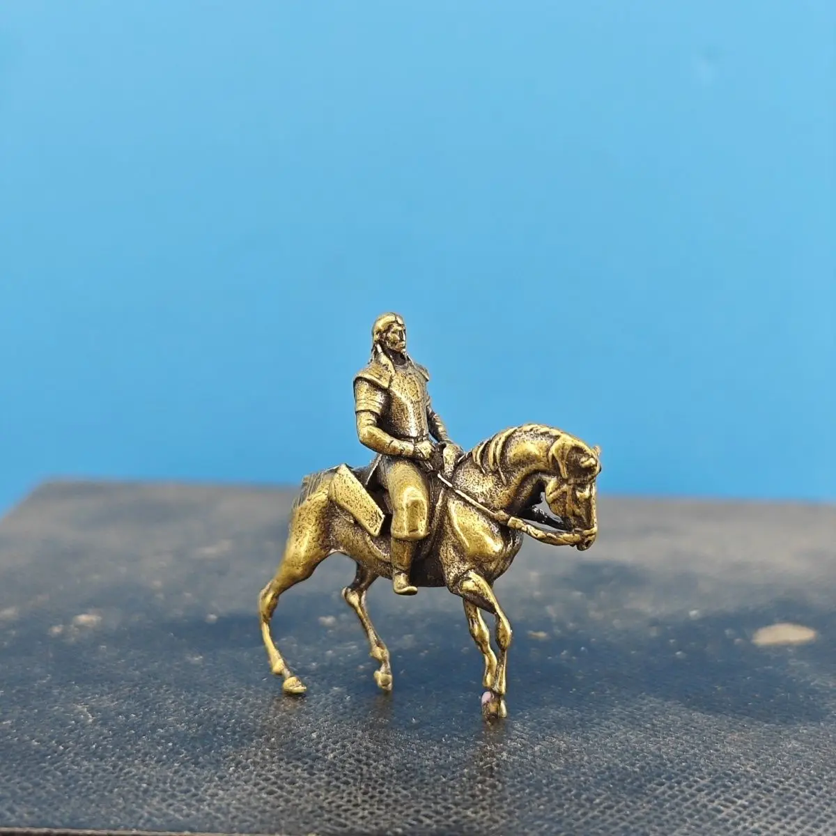 Antique-style Qing Dynasty Riding Huang Taiji Miniature Landscape Artificial Hill Strange Stone Fish Tank Car-mounted Decorative