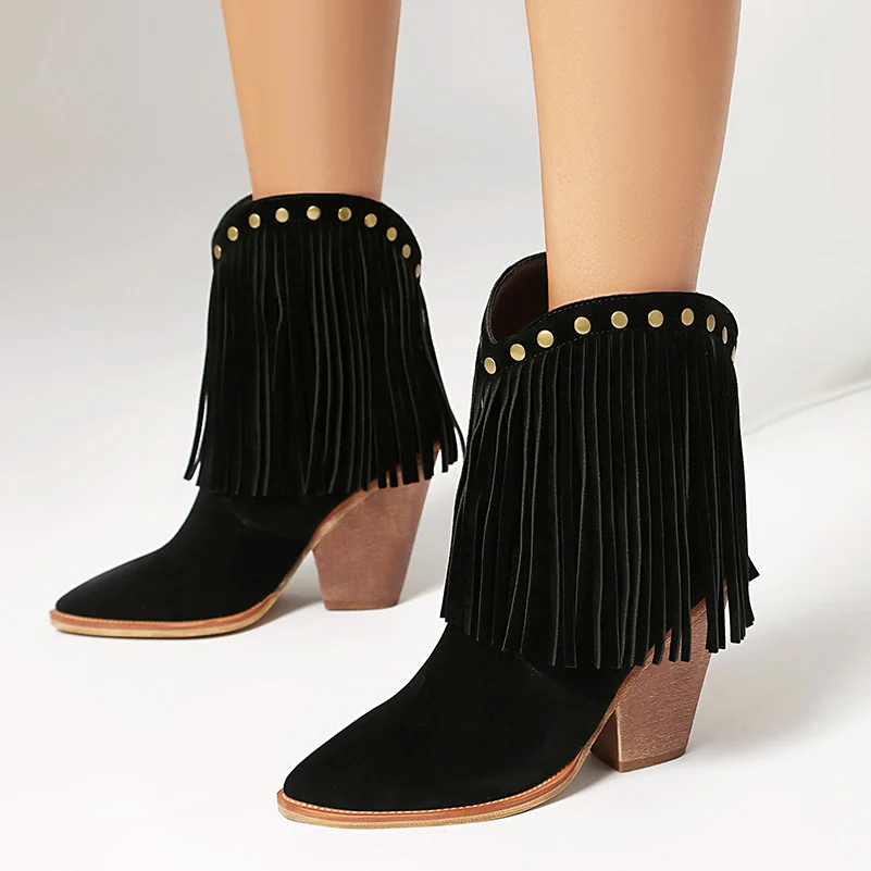 

Острые заостренные деревянные ботинки, последние короткие сапоги без шнуровки с острым носком и кисточкой из матового бархата, инкрустированные заклепками, заостренные полусапожки без шнуровки