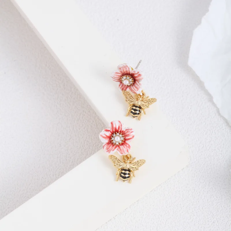 

New Bohemia Style Cute Handmade Colored Glaze Flower Rhinestone Paved Pearl Glued Gold Plated Bee Charms Stud Earrings for Women