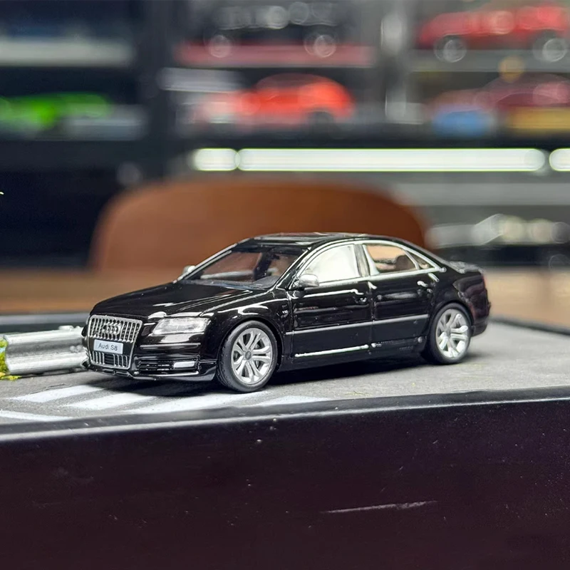 다이캐스트 오리지널 1:64 스케일 2008 S8 합금 모델 시뮬레이션 클래식 장식 취미 기념품 선물 컬렉션 정적 디스플레이