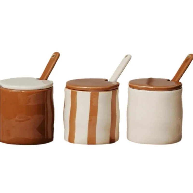 

Vintage Style Ceramic Striped Hand-painted Seasoning Jar With Spoon Exquisite Storage Box Kitchen Seasoning Jar Supplies ZF620