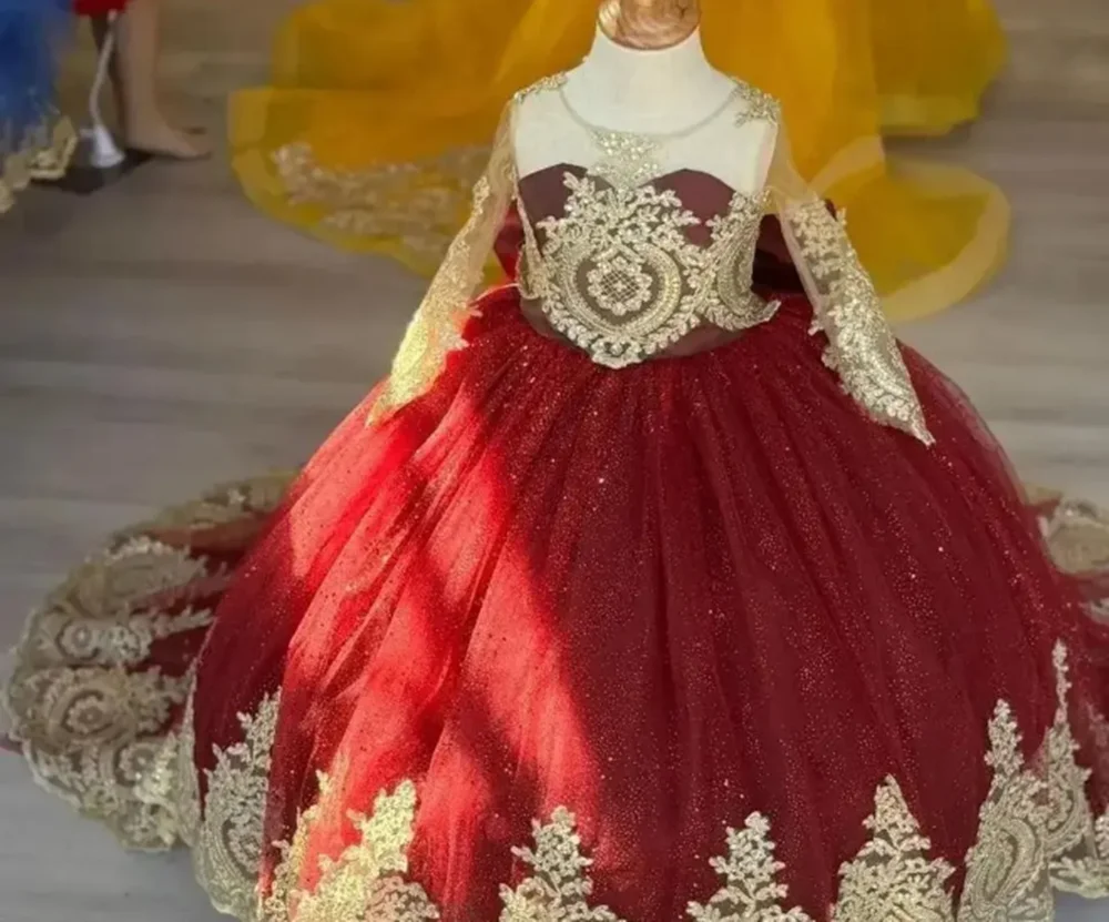 

Customized Red Flower Girl Dresses For Wedding Gold Appliques Full Sleeves Classic Gorgeous Kids First Communion Pageant Gown