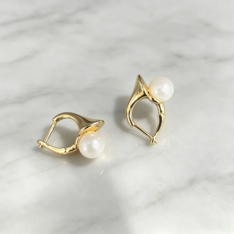 Minimally Exquisite, Niche, Light Luxury, High-end Trumpet Pearl, Personalized and Versatile Design, Commuting Earrings