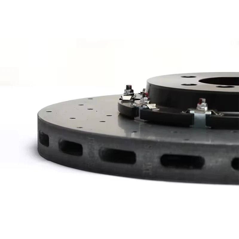 

Гоночные высокопрочные карбон-силиконовые тормозные диски — на 40% легче стальных, идеально подходят для суперкаров и гоночных машин, например, для Ferrari 488 Pista