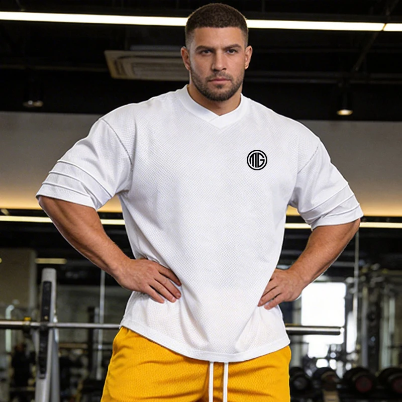 

Футболки для бега Muscleguys, мужские футболки оверсайз с V-образным вырезом и короткими рукавами, летние сетчатые свободные футболки с заниженной линией плеч для спортзала, спорта и фитнеса