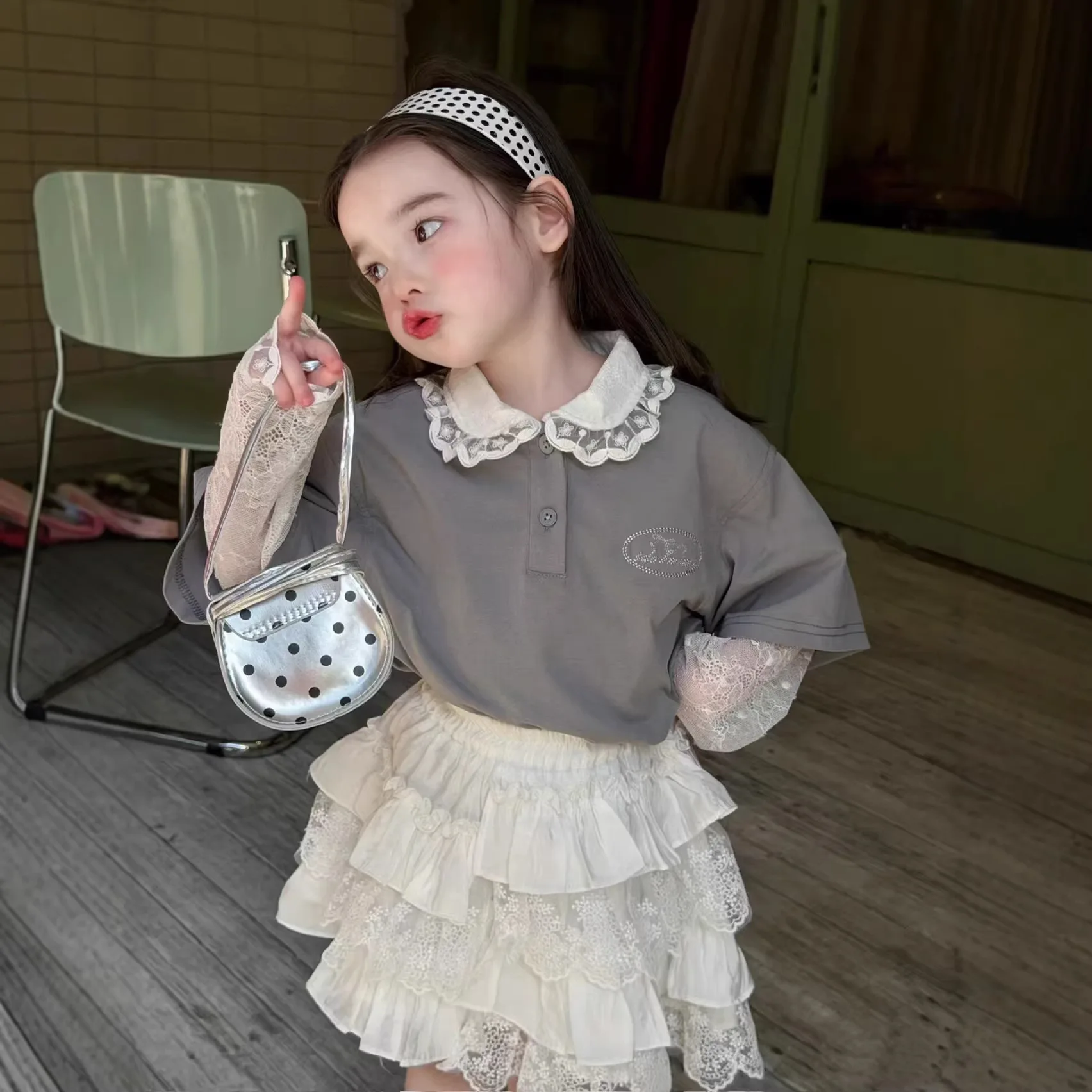 

Детский комплект одежды для девочек: весна-лето 2026, новая коллекция, кружевная лоскутная футболка и юбка-торт, милый модный комплект из двух предметов в стиле принцессы