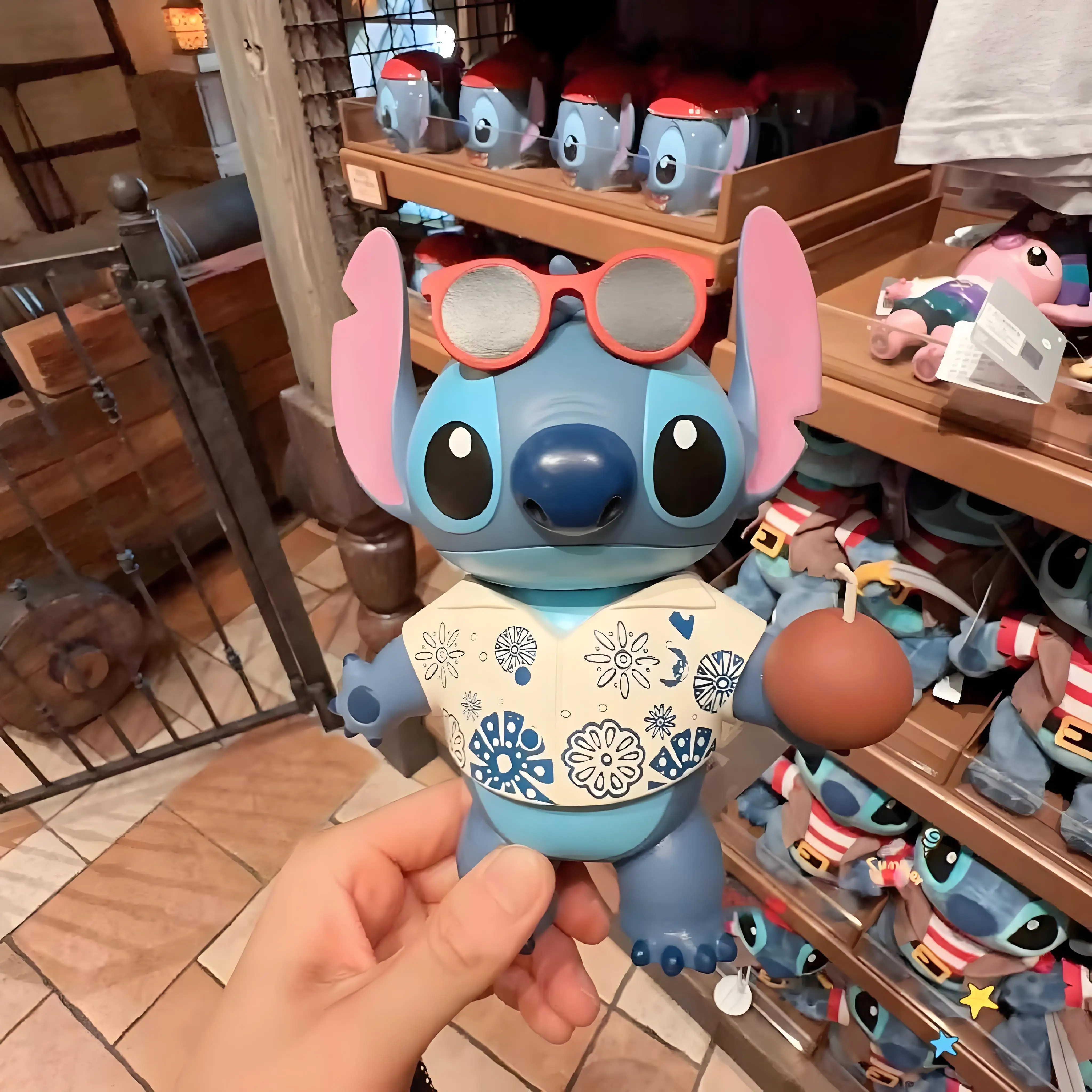 상하이 디즈니랜드 해적 스티치 천사 액션 피규어 PVC 장난감 어린이 생일 선물 기념품