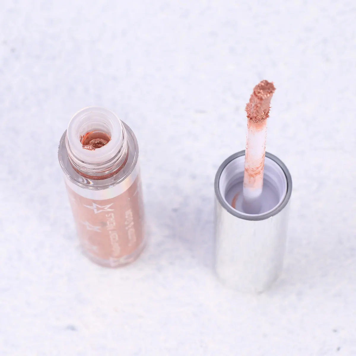 Brokatowy cień do powiek w kolorze różowego złota 106, długotrwały, jedwabisty połysk, perłowy płynny puder do oczu, pigmentowany, przenośny, do użytku osobistego i salonowego.