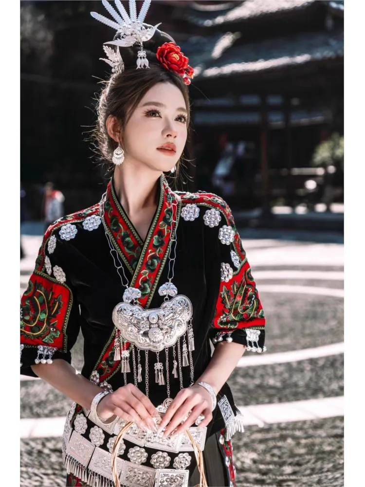 

Новый этнический минималистичный синий цвет для фотосъемки женщин