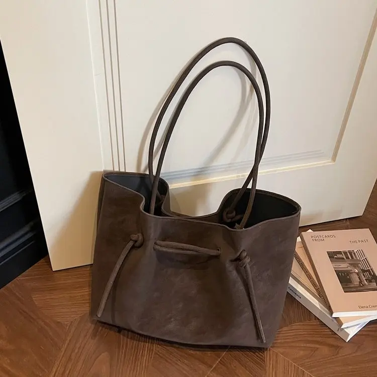 

Женская маленькая квадратная сумка через плечо 2025: Новинка, люксовая, уникальная, универсальная, трендовая, хит продаж